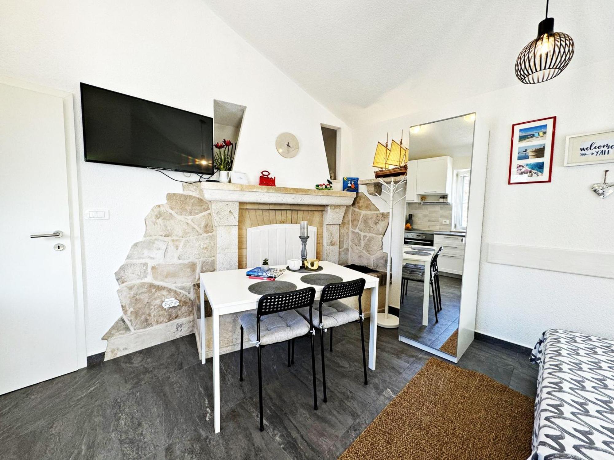 Studio Apartment Matoni Postira Exterior foto