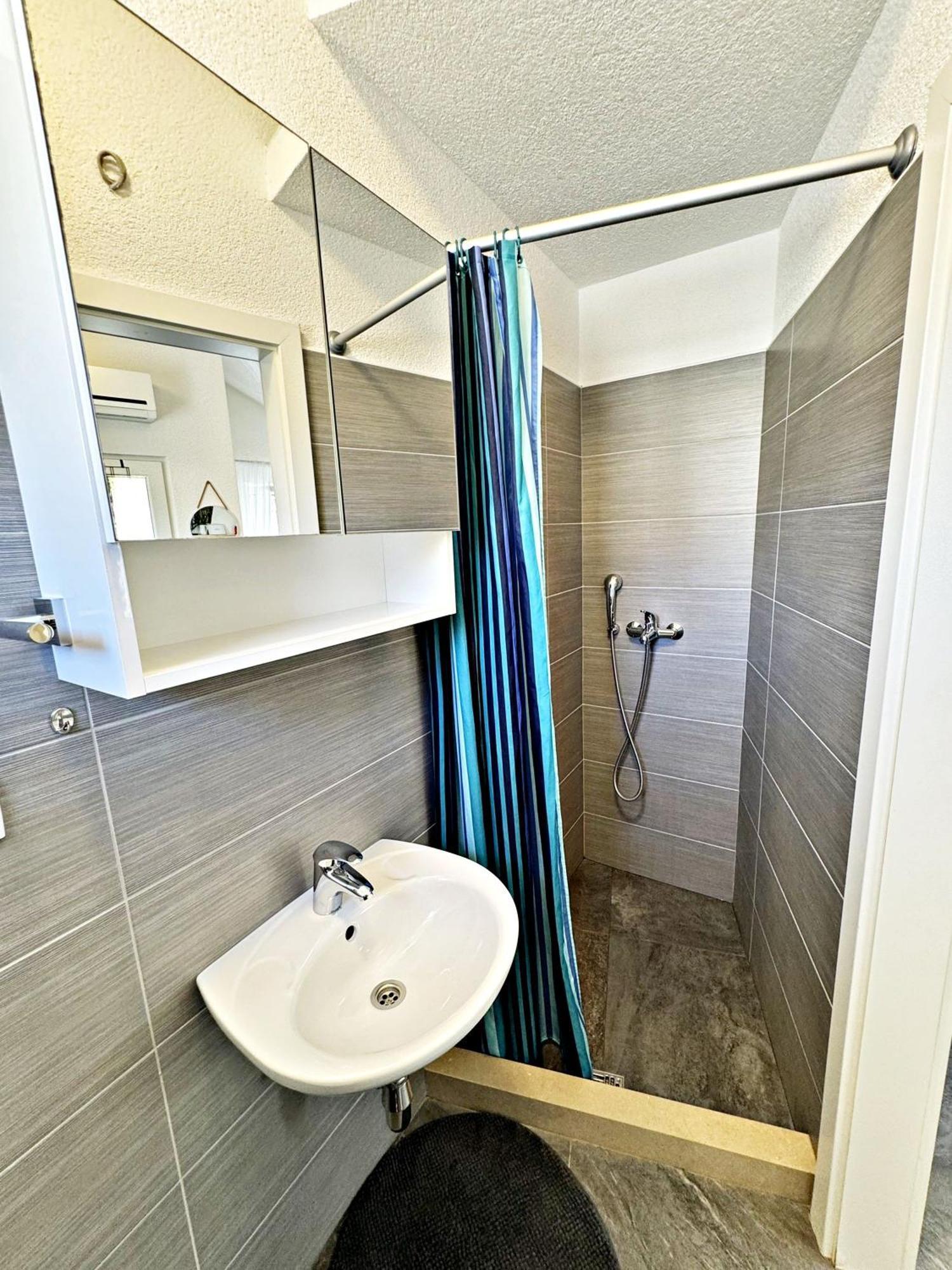 Studio Apartment Matoni Postira Exterior foto